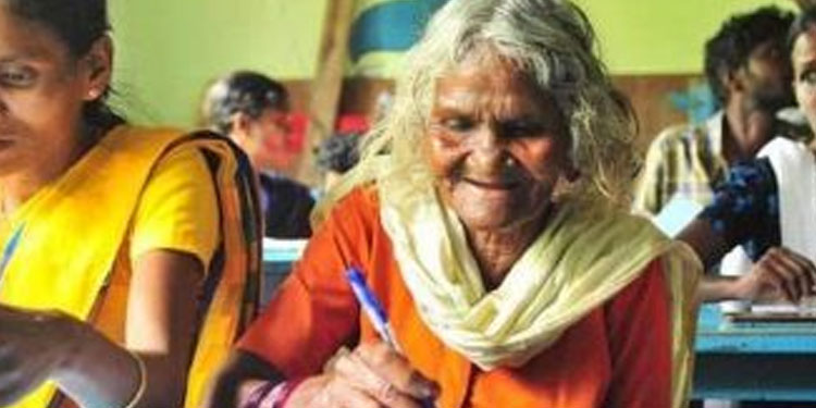 മുതിര്‍ന്ന തുല്യതാ പഠിതാക്കള്‍ക്ക് ധനസഹായം നല്‍കണം ; നിർദ്ദേശവുമായി സാക്ഷരതാ സമിതി