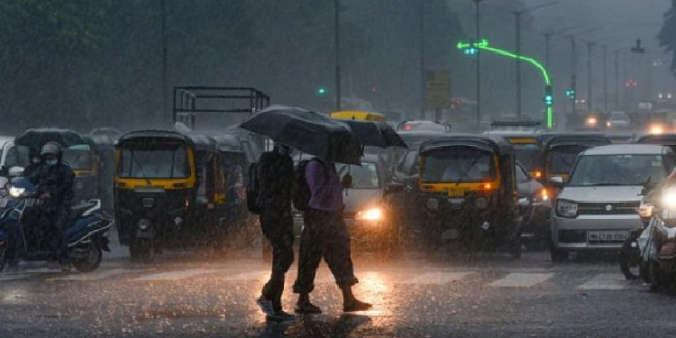 സംസ്ഥാനത്ത് ഒറ്റപ്പെട്ട മഴയ്ക്ക് സാധ്യത ; ബംഗാൾ ഉൾക്കടലിൽ ന്യൂനമർദം രൂപപ്പെട്ടേക്കും