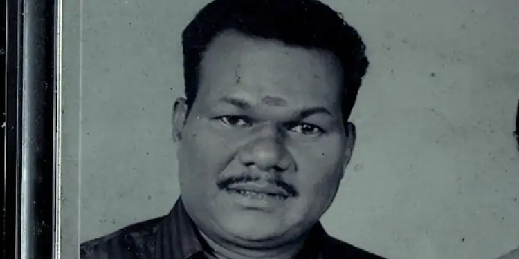 വായ്പ തിരിച്ചടവ് മുടങ്ങി ; വളര്‍ത്തുനായയുടെ ബെല്‍റ്റ് കഴുത്തില്‍ മുറുക്കി ആത്മഹത്യ ചെയ്ത് ഓട്ടോറിക്ഷ ഡ്രൈവര്‍