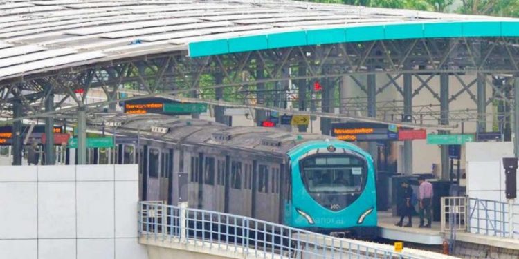 75 വയസ്സ് കഴിഞ്ഞോ? കൊച്ചി മെട്രോ ടിക്കറ്റിന് പകുതി തുക മതി