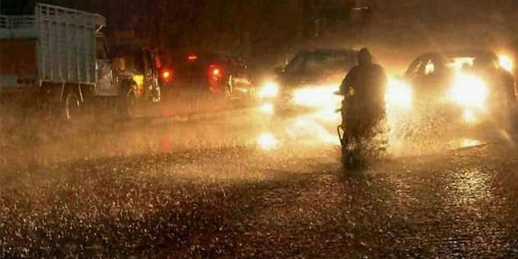 മഴ മുന്നറിയിപ്പിൽ മാറ്റം; രാത്രി കേരളത്തിലെ 13 ജില്ലകളിലും മഴക്കും ഇടിമിന്നലിനും സാധ്യത, രണ്ട് ജില്ലയിൽ യെല്ലോ