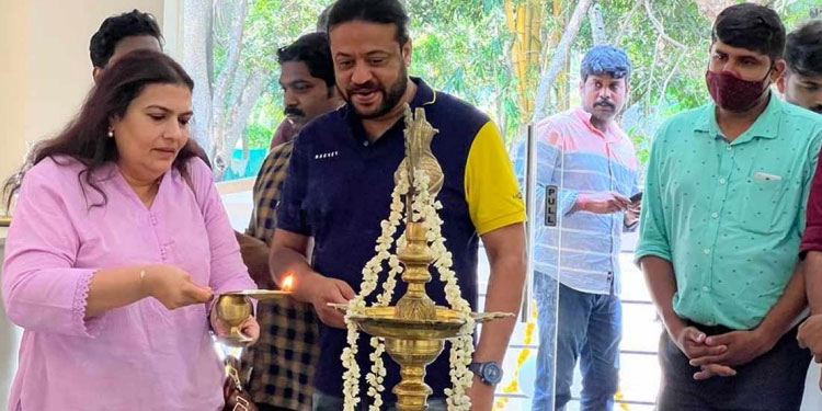 ‘വെജ് വേദ’ എം ലാൽസിൽ പ്രവർത്തനം തുടങ്ങി , ഉദ്ഘാടനം ചെയ്ത് സുചിത്ര മോഹൻലാൽ
