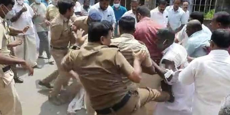 കെ റെയിൽ പ്രതിഷേധക്കാരെ ചവിട്ടിയ ഉദ്യോഗസ്ഥനെതിരെ പൊലീസ് കംപ്ലെയ്ൻ്റ് അതോറിറ്റിക്ക് പരാതി