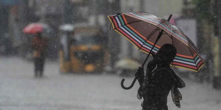 ചക്രവാതചുഴി ; കേരളത്തിൽ അഞ്ച്‌ ദിവസം ഇടിമിന്നലോടെയുള്ള കനത്ത മഴ