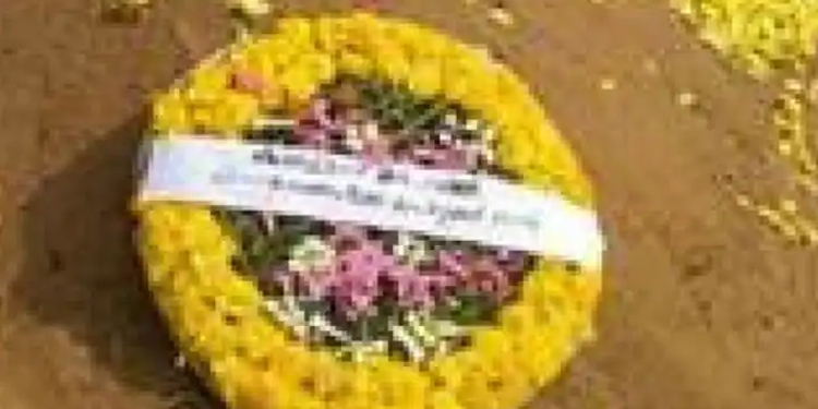 പുന്നോൽ ഹരിദാസ് വധക്കേസ് പ്രതിയായ ബിജെപി പ്രവര്‍ത്തകൻ്റെ വീട്ടിൽ റീത്തും ചന്ദനത്തിരികളും