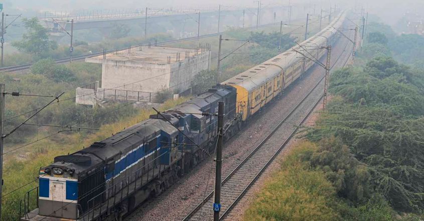 കൽക്കരി ട്രെയിനുകൾക്ക് വേഗം കൂട്ടണം; 657 യാത്രാ ട്രെയിനുകൾ റദ്ദാക്കി റെയിൽവേ