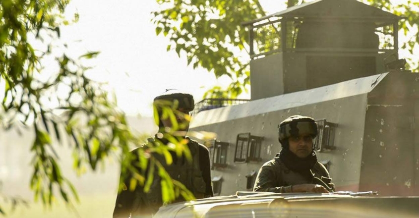 ഷോപ്പിയാനിൽ തിരിച്ചടിച്ച് സൈന്യം ; 4 ഭീകരരെ വധിച്ചു , ഏറ്റുമുട്ടൽ തുടരുന്നു