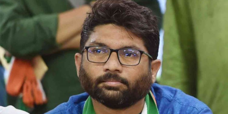 വനിതാ പൊലീസ് ഓഫിസറെ അപമാനിച്ച കേസ് :  ജിഗ്നേഷ് മേവാനിക്കു ജാമ്യം