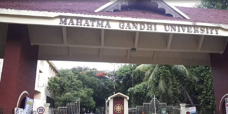 എംജി സർവകലാശാല കലോത്സവത്തിനിടെ സംഘർഷം ; പോലീസ് ഉദ്യോഗസ്ഥന് പരുക്കേറ്റു