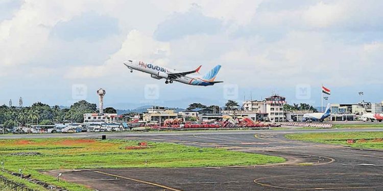 കരിപ്പൂർ വിമാനത്താവള വികസനം: സ്ഥലമേറ്റെടുക്കൽ വേഗത്തിലാക്കാൻ മുഖ്യമന്ത്രിയുടെ നിർദേശം