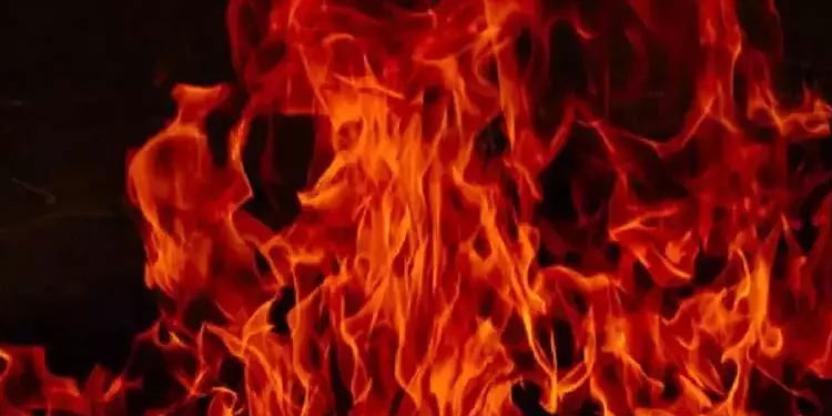 സാമ്പത്തിക പ്രയാസം മൂലം ആറും ഏഴും വയസ്സായ കുഞ്ഞുങ്ങളെ തീ കൊളുത്തി കൊല്ലാനൊരുങ്ങി മാതാവ്