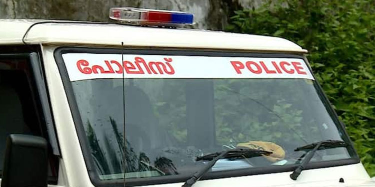 പൊലീസിനെ കണ്ട് വെട്ടിച്ച വിദ്യാ‍ര്‍ത്ഥികളുടെ ബൈക്ക് അപകടത്തിൽപ്പെട്ടു ;  രണ്ട് പേ‍ർക്ക് പരിക്ക്