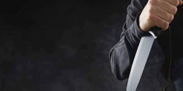 വിവാഹ സൽക്കാരത്തിനിടെ പാട്ട് നി‍ര്‍ത്തി , പ്രകോപിതരായ മദ്യപരുടെ ആക്രമണത്തിൽ രണ്ട് പേ‍‍ര്‍ക്ക് കുത്തേറ്റു