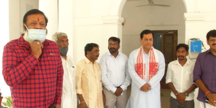 വാക്കുപാലിച്ച് സുരേഷ് ഗോപി ; കേന്ദ്രമന്ത്രിയെ കണ്ട സന്തോഷത്തിൽ ആദിവാസി വൈദ്യന്മാർ
