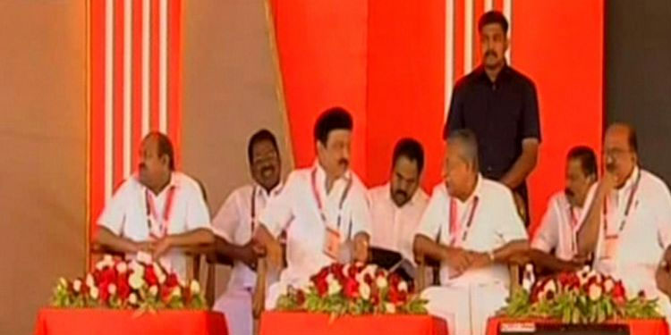 കെ.വി. തോമസ് സിപിഎം വേദിയിൽ; ഒരു ചുക്കും സംഭവിക്കില്ലെന്ന് പിണറായി