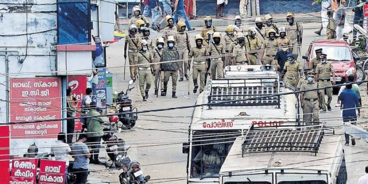 സംഘർഷ സാധ്യതയ്ക്ക് അയവ് ;  പാലക്കാട് ജില്ലയിലെ നിരോധനാജ്ഞ പിൻവലിച്ചു