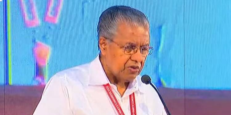 സില്‍വര്‍ ലൈന്‍ പദ്ധതി പാര്‍ട്ടി കോണ്‍ഗ്രസ് വേദിയില്‍ വിശദീകിച്ച് മുഖ്യമന്ത്രി