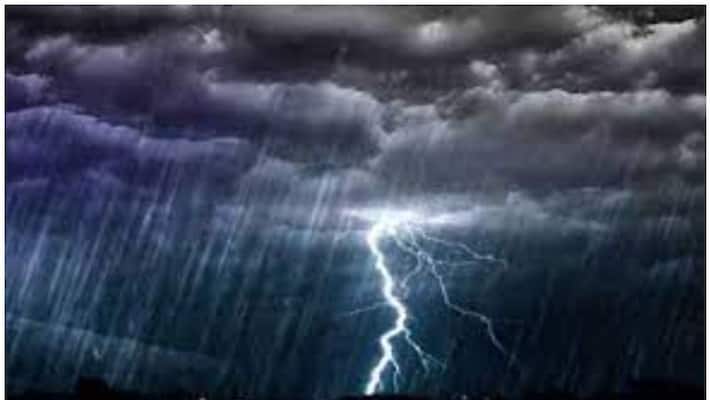 തമിഴ്നാട്ടിൽ ദുരന്തം വിതച്ച് കനത്ത വേനൽമഴ; വീട് പണിക്കിടെ ഇടിമിന്നലേറ്റ് നാല് തൊഴിലാളികൾ മരിച്ചു