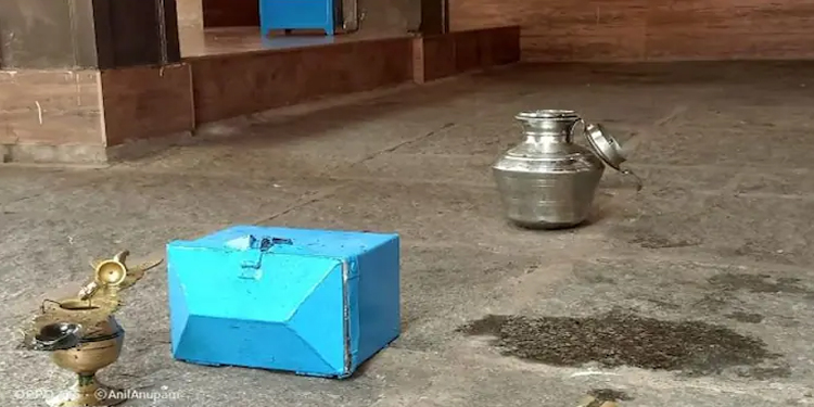 ക്ഷേത്രത്തിന്റെ കാണിക്കവഞ്ചി തകർത്ത് മോഷണം