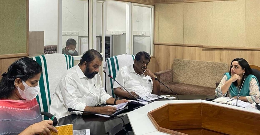 തിരുവനന്തപുരം സ്മാർട്ട് സിറ്റി : പദ്ധതി സമയബന്ധിതമായി പൂർത്തിയാക്കാൻ കരാറുകാരന് നോട്ടിസ് നൽകും