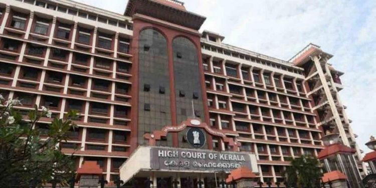 നടി ഹർജി പിൻവലിക്കണമെന്ന് സർക്കാർ; അങ്ങനെ പറയാനാവില്ലെന്ന് ഹൈക്കോടതി