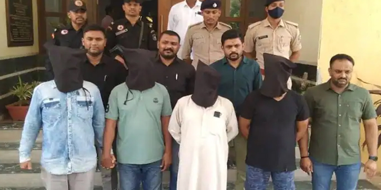 ബോംബൈ ഭീകരാക്രമണ കേസിൽ പ്രതികളായ നാല് പേ‍ര്‍ ഗുജറാത്തിൽ പിടിയിൽ