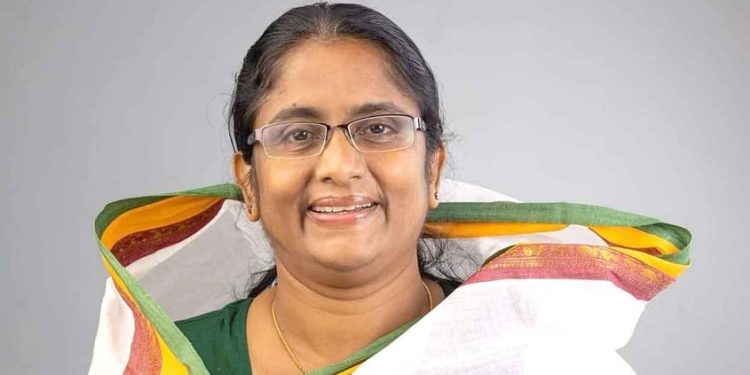 കോൺഗ്രസിൽ ഓരോരുത്തരും നേതാക്കൾ ; കൂടിയാലോചന ഇല്ലെന്നും ഷാനിമോൾ