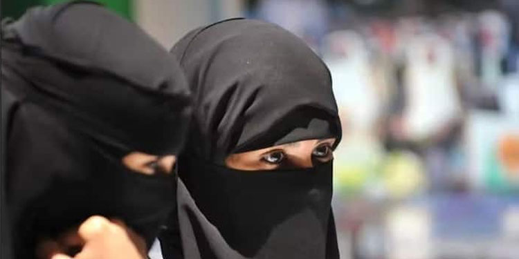 ഇരിക്കാന്‍ അനുവദിക്കുന്നില്ല; വിദേശിക്കെതിരെ പരാതിയുമായി സൗദി യുവതി