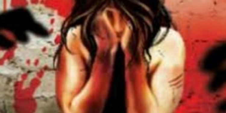 കൂട്ടബലാത്സം​ഗം ;  മൊഴി നൽകാൻ എത്തിയ പതിമൂന്നുകാരിയെ പൊലീസ് ഉദ്യോ​ഗസ്ഥൻ ബലാത്സം​ഗം ചെ‌യ്‌തു