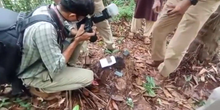 കോഴിക്കോട് തൊണ്ടയാട് ആളൊഴിഞ്ഞ പറമ്പിൽനിന്ന് വെടിയുണ്ട കണ്ടെത്തി