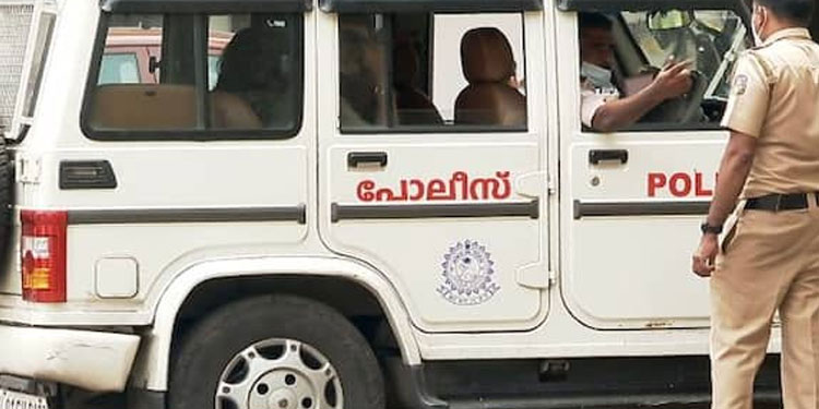 മിശ്ര വിവാഹം സംബന്ധിച്ച് പരാതി നൽകാൻ പോയ ഡിവൈഎഫ്ഐ നേതാവിന് പോലീസ് മർദ്ദനം