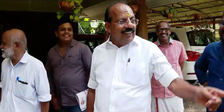 കേസെടുത്തോ! ; ബൂത്തിൽ മാധ്യമങ്ങളെ കണ്ടു, എ എൻ രാധാകൃഷ്ണനും പോലീസും തമ്മിൽ തർക്കം