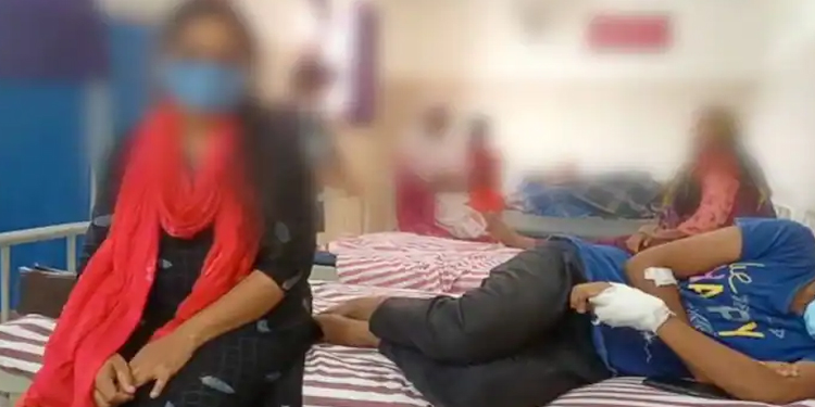 കൊല്ലത്ത് അമ്മയെ മർദ്ദിക്കുന്നത് തടയാൻ ചെന്ന മകള്‍ക്ക് അച്ഛന്റെ വെട്ടേറ്റ് പരിക്ക്