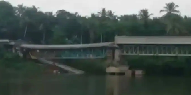 കോഴിക്കോട് മുക്കത്ത് നിർമാണത്തിലിരുന്ന പാലം തകർന്നു ; രണ്ട് തൊഴിലാളികൾക്ക് പരിക്ക്