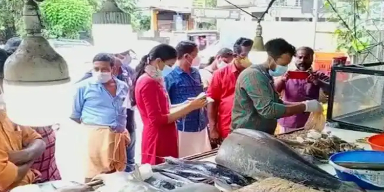 മുക്കത്ത് പഴകിയ പുഴുവരിച്ച മത്സ്യം പിടികൂടി ഭക്ഷ്യ സുരക്ഷാ വിഭാഗം
