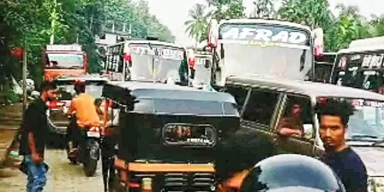 ഊട്ടിയിലേക്ക് സഞ്ചാരികളുടെ ഒഴുക്ക് ; ഗതാഗതകുരുക്ക് രൂക്ഷം