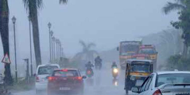 അടുത്ത 3 മണിക്കൂറിൽ കേരളത്തിലെ എട്ട് ജില്ലകളിൽ ഒറ്റപ്പെട്ടയിടങ്ങളിൽ മഴയ്ക്കു സാധ്യത