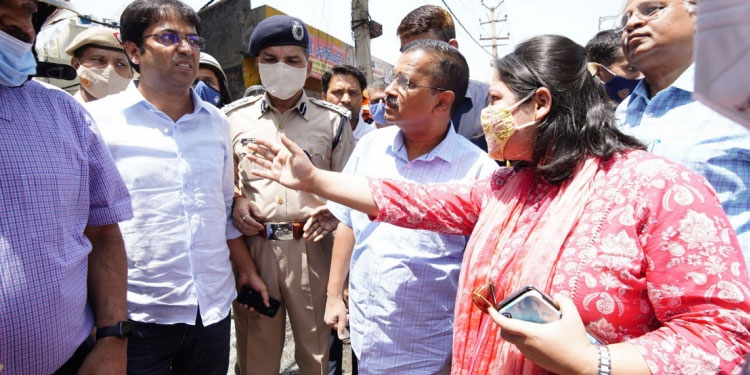 ഡൽഹി തീപിടിത്തം: മരിച്ചവരുടെ കുടുംബത്തിന് 10 ലക്ഷം; കുറ്റക്കാരെ വെറുതെ വിടില്ല: കേജ്‍രിവാൾ
