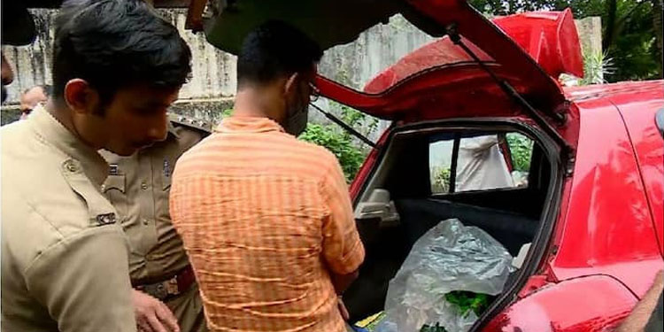 ശ്രീനിവാസന്‍ വധം : പ്രതികൾക്ക് അകമ്പടിപോയ കാറില്‍ ഫോണ്‍ , മുഖ്യ ആസൂത്രകന്‍റേതെന്ന് സംശയം