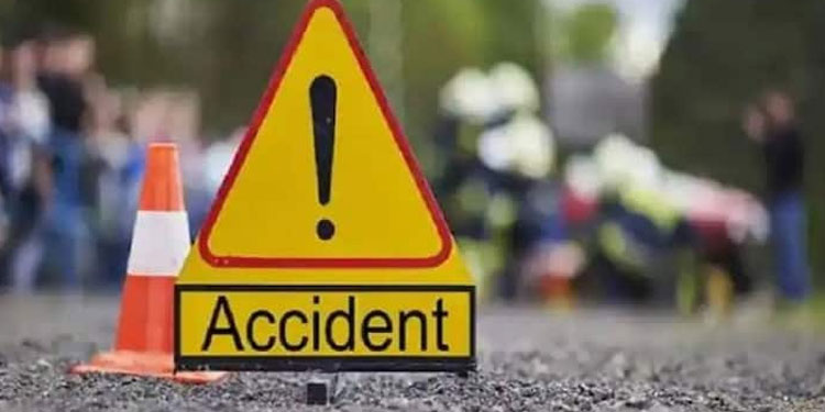 പിന്നിൽ നിന്ന് വന്ന കാര്‍ സ്കൂട്ടറിലിടിച്ച് രണ്ടുപേര്‍ മരിച്ചു