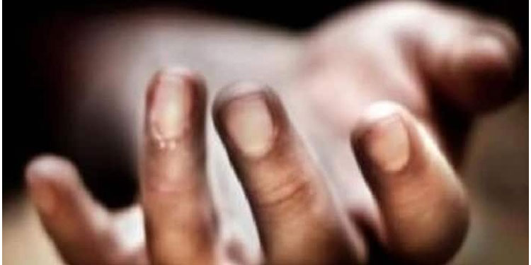 ജോലിയില്‍ നിന്ന് നാളെ വിരമിക്കാനിരിക്കെ ജിഎസ്ടി ഉദ്യോഗസ്ഥന്‍ തൂങ്ങിമരിച്ച നിലയില്‍