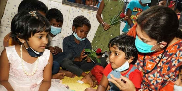 മികച്ച നേട്ടത്തിനായി വയനാട് കൂടുതൽ ശ്രമിക്കണം; യുപി കൊള്ളാമെന്ന് സ്മൃതി