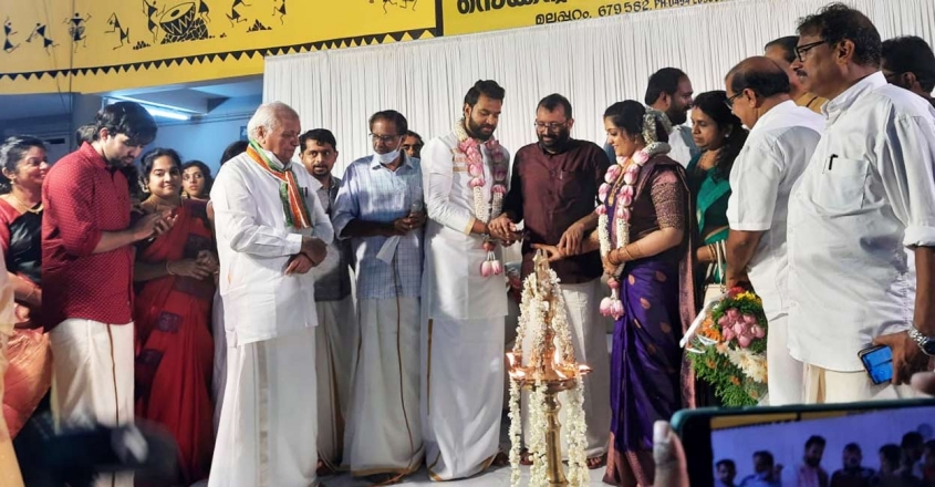 മുൻ സ്പീക്കർ പി.ശ്രീരാമകൃഷ്ണന്റെ മകൾ നിരഞ്ജന വിവാഹിതയായി; ചടങ്ങ് വൃദ്ധസദനത്തിൽ