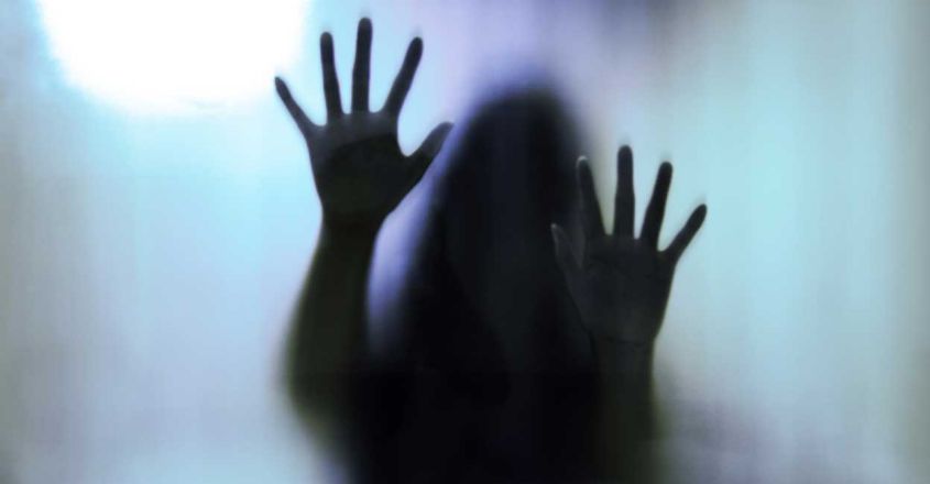 10 വർഷം വിവാഹവാഗ്ദാനം നൽകി പീഡിപ്പിച്ചു; സാഹിത്യകാരനെതിരെ പരാതിയുമായി യുവതി