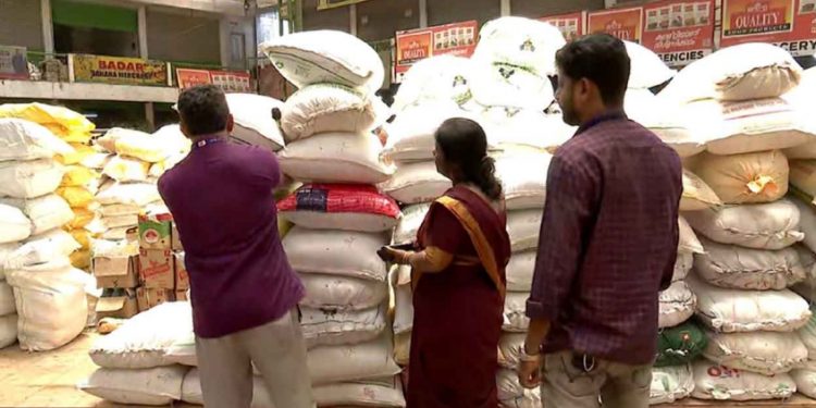 കാസർകോട് വൻ റേഷൻ തിരിമറി ; പരിശോധനയിൽ പിടിച്ചത് 170 ക്വിന്റല്‍ സാധനങ്ങള്‍