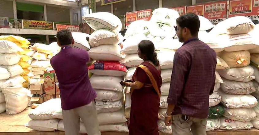 കാസർകോട് വൻ റേഷൻ തിരിമറി ; പരിശോധനയിൽ പിടിച്ചത് 170 ക്വിന്റല്‍ സാധനങ്ങള്‍