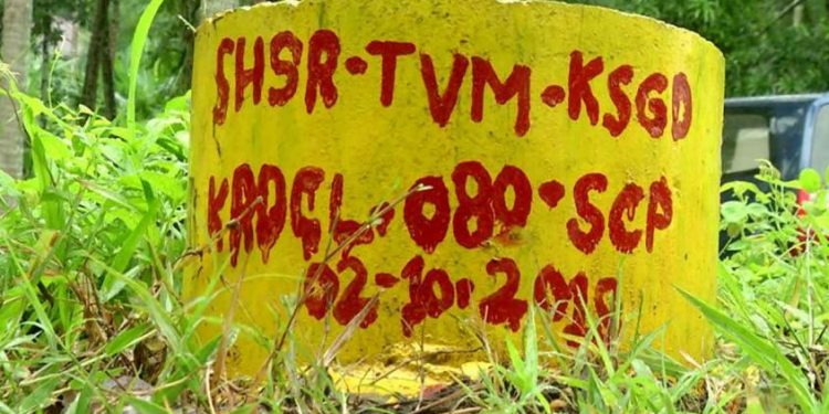 കെ റെയില്‍ കല്ല് പൊതുമുതലോ? : കേസ് എടുത്തതിൽ പൊലീസിന് ആശയക്കുഴപ്പം