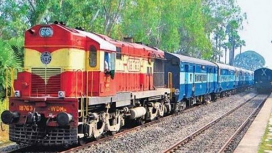 ട്രെയിനിൽ പെൺകുട്ടിക്കുനേരെ അതിക്രമം: 3 പേരെ തിരിച്ചറിഞ്ഞു