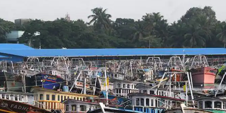 തീരപ്രദേശത്ത് ഇനി വറുതിയുടെ കാലം ; അര്‍ധരാത്രി മുതല്‍ 52 ദിവസം ട്രോളിംഗ് നിരോധനം