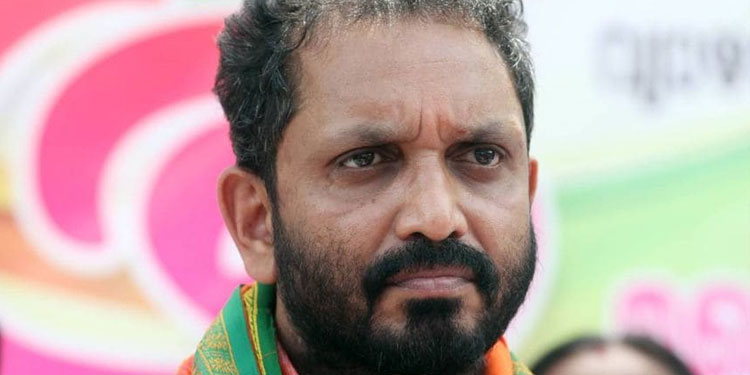 സ്വർണ്ണക്കടത്ത് : അന്വേഷണം തടയാൻ സർക്കാർ നീക്കം; രക്ഷാകവചം ഉപേക്ഷിച്ച് മുഖ്യമന്ത്രി സഹകരിക്കണമെന്നും സുരേന്ദ്രൻ